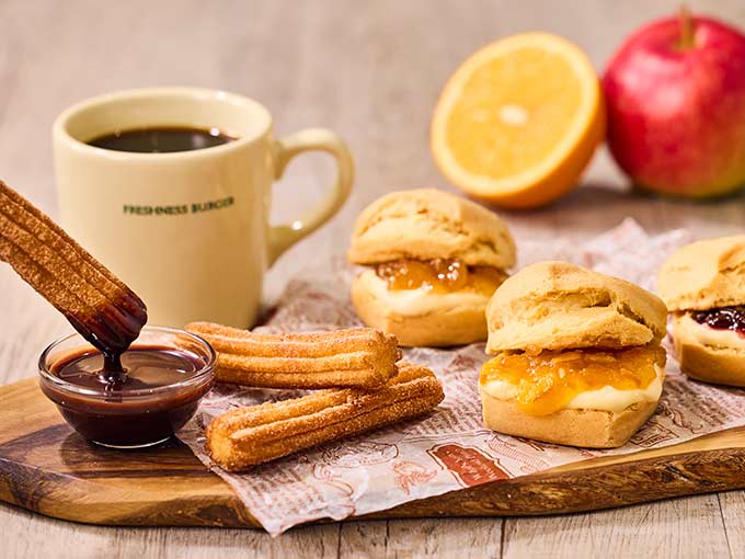 作りたてスコーンサンド<br>＆揚げたてチュロス